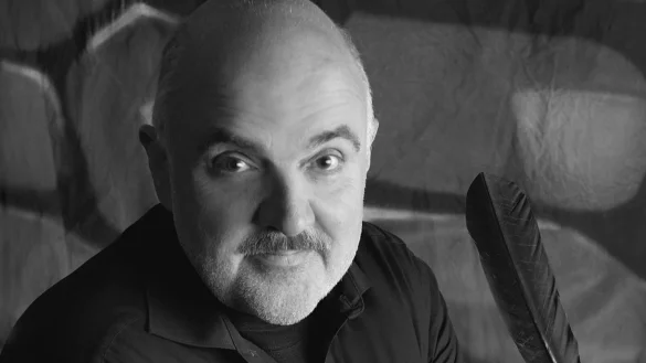 Der Krimiautor Joachim H. Peters bringt jungen Autoren das Schreiben von Geschichten bei. - © Fotostudio Flentge