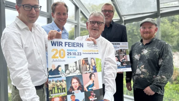 Maik H&uuml;bner (stellv. Vorsitzender) (von links), Friedrich Brakemeier, Kay Sandmann-Puzberg (1. Vorsitzender), Bern Dohn (Vorsitzender Stiftungsrat) und Jakob Bergmann (Projektmanager) freuen sich schon auf das Benefizkonzert der B&uuml;rgerstiftung Detmold. - &copy; Karlotta Hensch