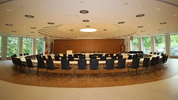 Der Sitzungssaal des Kreistages im Detmolder Kreishaus. - &copy; Kreis Lippe