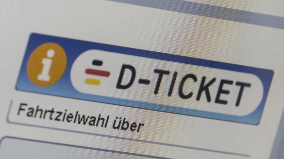 Das Deutschlandticket erfreut sich auch in OWL guter Nachfrage. Nun muss die Zukunft gesichert werden, sagen die Verkehrsunternehmen. - © dpa