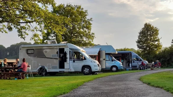 Microcamping bedeutet wenige Stellpl&auml;tze auf Bauernh&ouml;fen mit geringerem Komfort, aber mehr Gem&uuml;tlichkeit als der gro&szlig;e Wohnmobilhafen in der Stadt - hier auf dem Rosenhof in Fromhausen. - &copy; Rosenhof