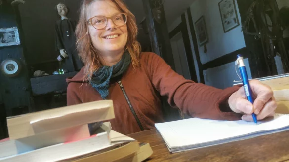 M&ouml;chte junge Menschen f&uuml;r das Schreiben begeistern: die Sonneborner Schreibtrainerin Kirsten Schwert. - &copy; Sylvia Frevert