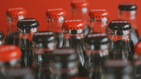 Der Konzernriese Coca-Cola will die Preise für seine Softgetränke ab September anheben. - © Pexels (Symbolfoto)