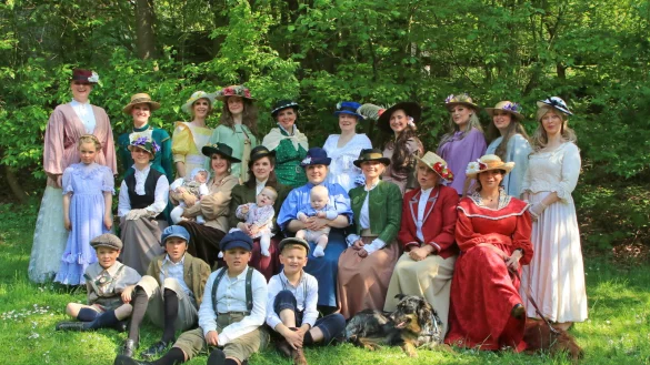 Das Ensemble der Freilichtb&uuml;hne beendet die Saison mit dem Musical "Cinderella". - &copy; Freilichtb&uuml;hne Bellenberg