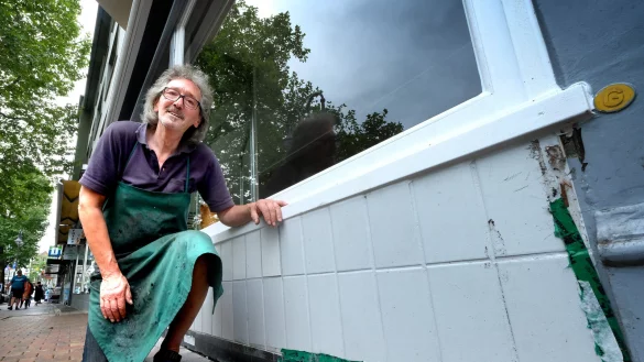 Das Schuhmacher-Gesch&auml;ft von Michael Schulze ist nach dem Autounfall Anfang Mai wieder intakt. - &copy; Andreas Fr&uuml;cht