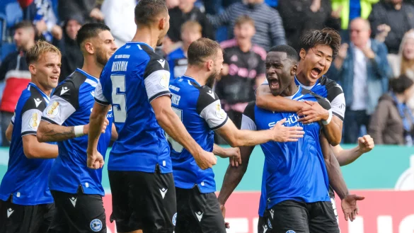 Arminia Bielefeld gewinnt in der ersten Runde des DFB-Pokals mit 6:3 nach Elfmeterschie&szlig;en gegen den VfL Bochum. - &copy; Andreas Zobe