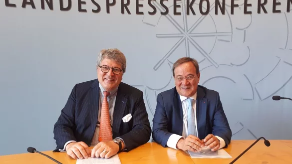Laden zur Friedenskonferenz nach M&uuml;nster: Miele-Chef Reinhard Zinkann (l.) und Ex-Ministerpr&auml;sident Armin Laschet. - &copy; Ingo Kalischek