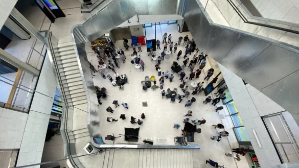 Der Er&ouml;ffnungsempfang der INDIN, der Internationalen Konferenz f&uuml;r Industrielle Informatik, hat im Innovation Spin in Lemgo stattgefunden. Die Veranstaltung war, so die Verantwortlichen, ein voller Erfolg. - &copy; Mischa Gutknecht-St&ouml;hr/Fraunhofer IOSB-INA