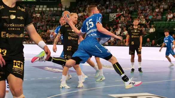 Niels Versteijnen, mit sechs Treffern Lemgos bester Torschütze, bekam gegen Aalborg nur selten so viel Platz. - © Jörg Hagemann