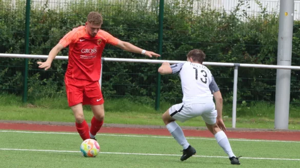 Julian Jobstmeier vom Post-TSV Detmold zieht ab. - &copy; Sebastian Lucas
