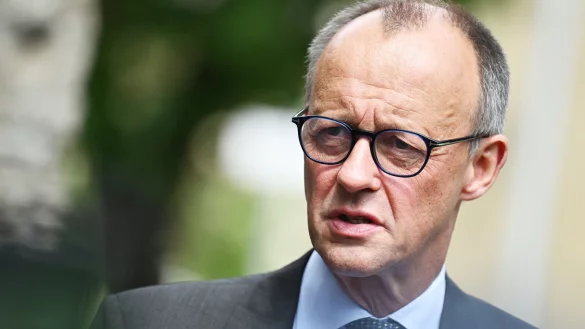 In seinem Amt reiht der CDU-Chef Friedrich Merz Fehltritt an Fehltritt und seine Rivalen warten nur auf die n&auml;chsten Patzer. - &copy; dpa