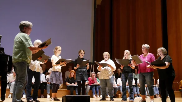 Lieder aus Frankreich. Der Chor "Cajol" interpretiert unter Leitung von Catherine Jolles kunstvolle Lieder der Renaissance. - © Thomas Krügler