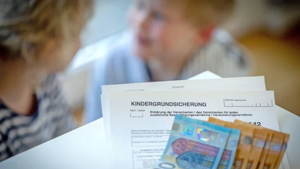 Die Ampel hatte sich im Koalitionsvertrag darauf geeinigt, eine Kindergrundsicherung einzuführen und darunter verschiedene Familienleistungen bündeln. Die konkrete Umsetzung steht immer noch nicht fest. - © Detlef Heese/epd