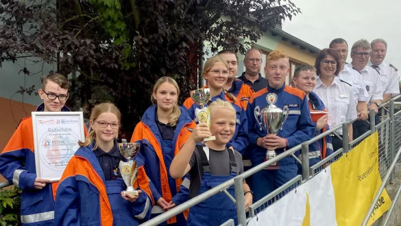 Stolze Sieger: Das Team aus Kalletal-Bentorf. - &copy; Feuerwehr Schieder-Schwalenberg
