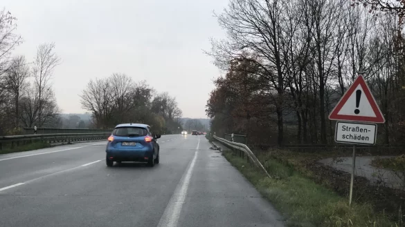Die Ostwestfalenstra&szlig;e auf Bad Salzufler Gebiet weist viele Sch&auml;den auf. Jetzt wird sie saniert. - &copy; Thomas Reineke