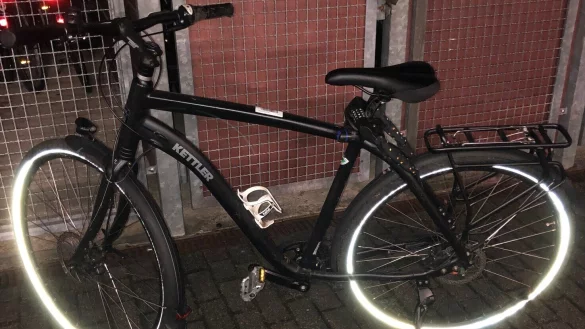 Die Polizei sucht den Besitzer dieses schwarzen Kettler-Rades. - &copy; Polizei Lippe