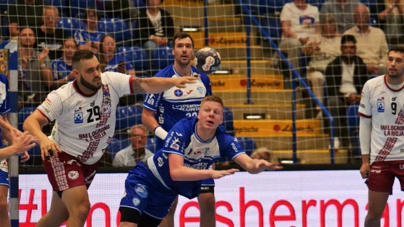 Toller Einsatz von Niels Versteijnen bei seinem ersten Spiel in der Phoenix-Contact-Arena. - &copy; J&ouml;rg Hagemann