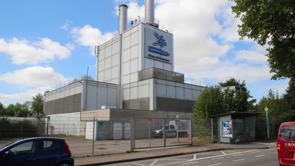 Im Heizkraftwerk West an der Ecke Isringhausen-Ring und Liemer Weg wird Strom und Fernw&auml;rme aus Erdgas produziert. Die Stadtwerke Lemgo erh&ouml;hen die Strompreise. Noch st&auml;rker werden die Gaspreise zum 1. Januar 2023 steigen. - &copy; Jens Rademacher