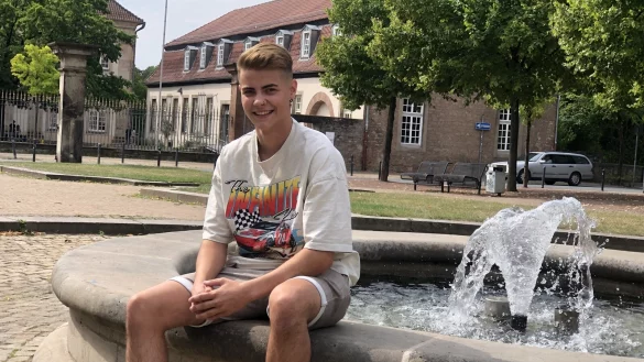 Lio Noel hatte vor gut einem Jahr sein Coming-out. Der trans Mann hat viele positive Erfahrungen gemacht - aber es gibt auch unschöne Begegnungen, vor allem auf dem Sportplatz. - © Silke Buhrmester