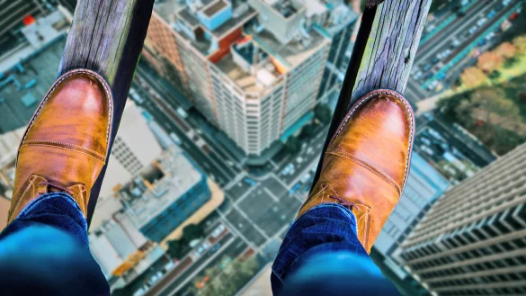 Nicht jedermann Sache: Balancieren in gro&szlig;er H&ouml;he. Aber die Angst, der Respekt davor ist eine normale, gesunde Reaktion des K&ouml;rpers. - &copy; Pixabay