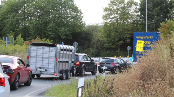 An der Ausfahrt Lockhausen, Anschlussstelle Leopolds&ouml;her Stra&szlig;e, staut sich t&auml;glich der Verkehr. - &copy; Sandra Castrup