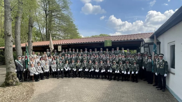 Die Sch&uuml;tzengesellschaft B&ouml;singfeld existiert seit 300 Jahren. Nicht alle Mitglieder sind auf dem Bild abgebildet, immerhin sind es insgesamt rund 500. - &copy; Fotorechte: Marketing Extertal