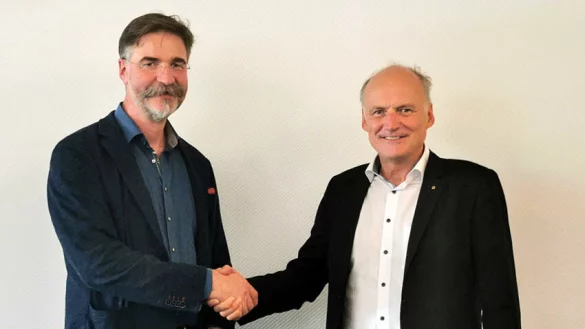 Staffelübergabe: Prof. Dr. Karl-Dietrich Sievert (links) übernimmt den Chefarztposten der Urologie von Dr. Alfons Gunnemann, der in den Ruhestand gegangen ist. - © Klinikum Lippe