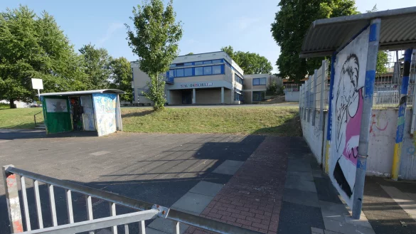 Optisch ist das Gel&auml;nde der Sekundarschule in Horn eine Katastrophe. Das Geb&auml;ude II wird gerade saniert. - &copy; Jost Wolf