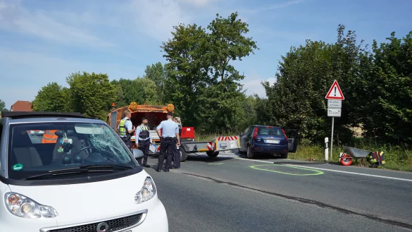 Zwei Stra&szlig;enw&auml;rter sind bei einem Unfall auf der Ostwestfalenstra&szlig;e lebensgef&auml;hrlich verletzt worden. - &copy; Freitag-TV
