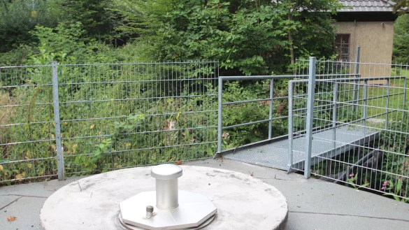 Aus diesem Brunnen an der Westerkalle kommt ein Teil des Hohenhauser Trinkwassers. Ihn betreibt der Wasserbeschaffungsverband Hohenhausen, in dem es jetzt Querelen gibt. - &copy; Jens Rademacher