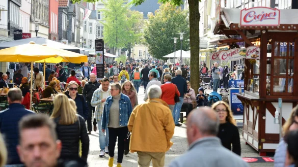 Das Residenzfest war 2021 eine der wenigen Veranstaltungen in Detmold, die stattfinden konnten. Kurz danach war schon wieder schluss, zum Beispiel für den Weihnachtstraum auf dem Schloßplatz. - © Nicole Ellerbrake