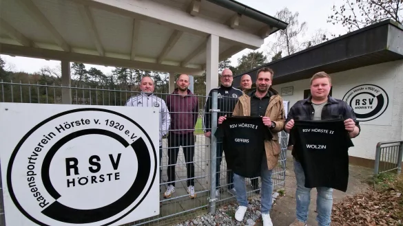 Planen einen Neustart beim RSV: Bernd Papenmeier (von links), Nico Leps, Dirk Klocker, Michael K&ouml;hn und die beiden neuen Trainer Thorsten Geffers und Tino Wolzin. Foto: J&ouml;rg Hagemann - &copy; J&ouml;rg Hagemann