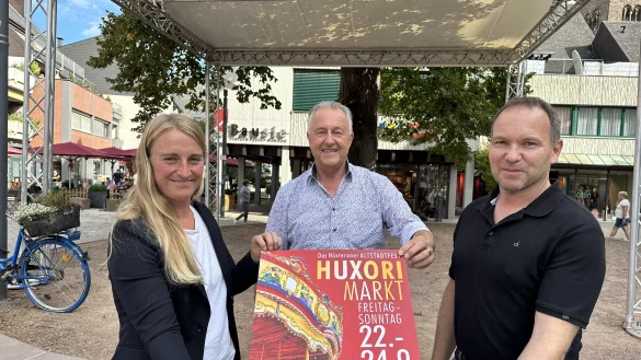Katharina V&ouml;tter (v. l.), J&uuml;rgen Knabe und Christoph Hecker organisieren den Huxori-Markt. - &copy; Ralf T. Mischer