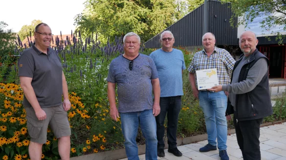 Die tatkr&auml;ftigen Liemer, die viel f&uuml;r die Fertigstellung des Ilseparks getan haben: (von links) Michael Ernst, Reinhard Teuber, Robert Masopust, Ulrich Ortmann und Fred Niemeyer. - &copy; Alte Hansestadt Lemgo