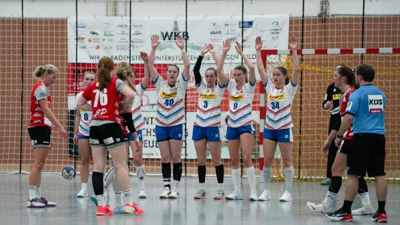 Da kann sich die HSG Blomberg-Lippe II noch strecken, in Hannover gab es nichts zu holen. - &copy; Kornej Weibert