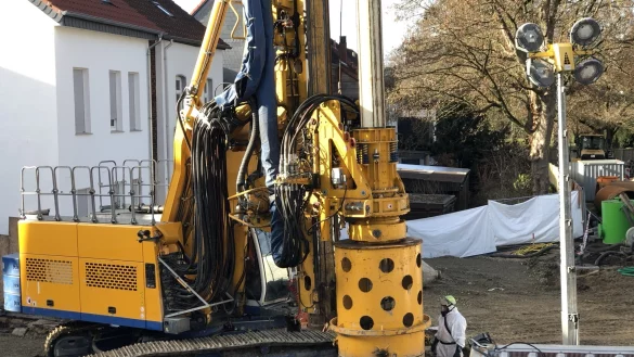 Anfang des Jahres kam der gro&szlig;e Bohrer am Slavertor zum Einsatz. Der ist &uuml;ber 20 Meter hoch und grub sich sieben Meter in die Tiefe. Die Arbeiten wurden abgeschirmt, damit keine Gifte in die Luft gelangen konnten.&nbsp; - &copy; Archivfoto: Till Brand