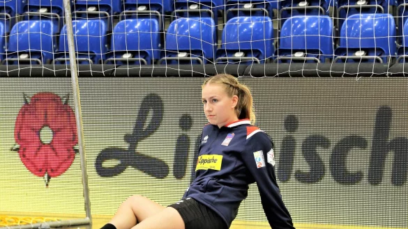 Ann Kynast bereitet sich auf einen ihrer n&auml;chsten Einsatz f&uuml;r die HSG Blomberg-Lippe vor. - &copy; Oliver K&ouml;nig
