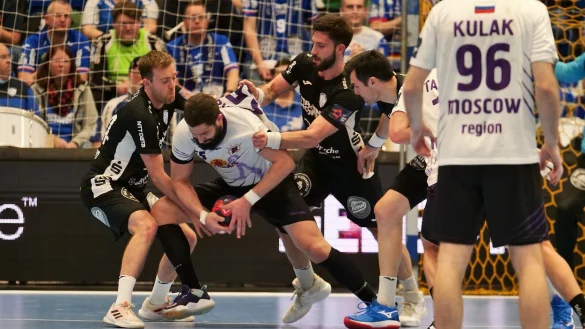 Entschlossenes Zuschnappen wie hier gegen den Russen Aleksandr Ermakov wird von Bobby Schagen, Tim Suton und Isaias Guardiola auch in Dänemark erwartet.  - © Jörg Hagemann