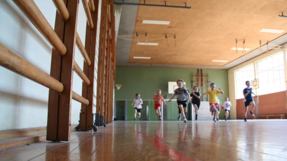 Das Foto zeigt die ehemalige Turnhalle an der Ostschule. Die Neue ist aktuell im Bau und wird in den Ferien noch nicht f&uuml;r Sportler ge&ouml;ffnet sein k&ouml;nnen. - &copy; Archivfoto: Thomas Reineke