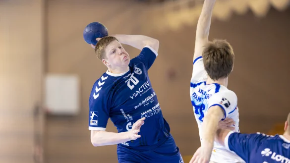 Niels Versteijnen, der aktuell noch beim Zweitligisten VfL L&uuml;beck-Schwartau unter Vertrag steht, feuert demn&auml;chst f&uuml;r den TBV Lemgo Lippe aus dem rechten R&uuml;ckraum. - &copy; Agentur 54&deg; - kontakt@54grad.info - +49 173 850 858 1