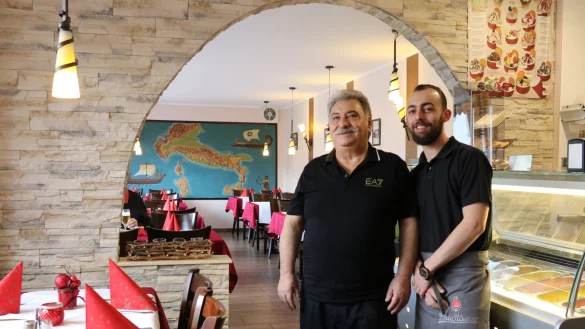 Parrotta (links) und Allevato Salvatore in ihrem Lokal. - &copy; Alexandra Schaller