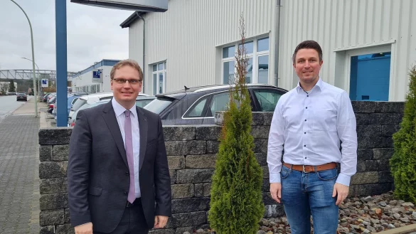 Gesch&auml;ftsf&uuml;hrer Markus Tack begr&uuml;&szlig;te SPD-Landtagsmitglied Dennis Maelzer (links) bei Fichtner&Schicht in Schlangen - &copy; Systemadministrator