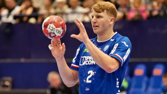 Lukas Hutecek zieht die Bundesliga-B&auml;lle an. Foto: J&ouml;rg Hagemann - &copy; J&ouml;rg Hagemann