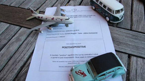 Wer sich im Auslandsurlaub eine Corona-Infektion einf&auml;ngt, steht vor einem Problem: Begibt man sich in Quarant&auml;ne oder versucht man, auf schnellstem Wege nach Hause zu kommen? - &copy; Silke Buhrmester