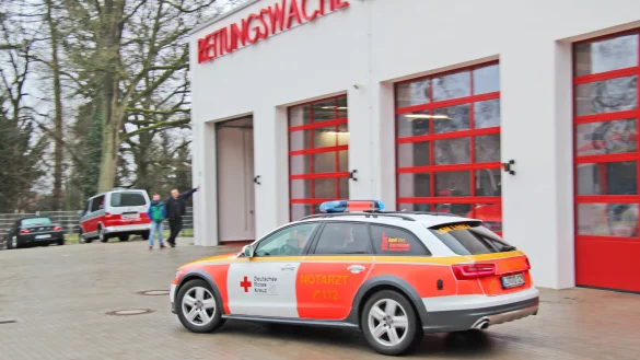 Im Sommer 2023 soll in B&ouml;singfeld an der Extertalstra&szlig;e eine neue Rettungswache in Betrieb genommen werden. In Kalletal l&auml;uft dagegen noch die Suche nach einem Standort an der B 238. Das Archivfoto zeigt die Rettungswache am Lemgoer Klinikum. - &copy; Archivfoto: Thomas Reineke