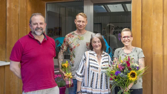 Dr. J&uuml;rgen Kr&uuml;ll (von links, Vorstandsmitglied des Tierschutzvereins),
Daniel Arendt (Gesch&auml;ftsf&uuml;hrer ADK), Angelika Niemann (Vorstandsmitglied des Tierschutzvereins),
Nadine Arendt (Prokurist und Kaufm&auml;nnische Leitung ADK) - &copy; Agentur Herzst&uuml;ck