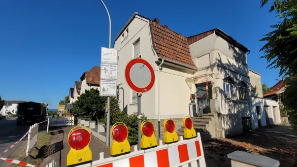 Ein Hitzestau hatte den Brand in einem Wohnhaus in der Lemgoer Stra&szlig;e ausgel&ouml;st. Es ist seitdem unbewohnbar. - &copy; Astrid Sewing