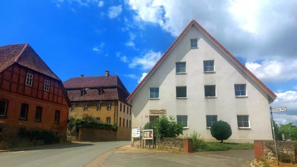 In diesem Mehrfamilienhaus soll der Gesuchte den Liebhaber seiner Ex-Freundin am 18. Juni mit einer Axt erschlagen haben. - © Janet König