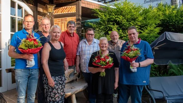 Neue SPD-Spitze: Sascha Beine, Friedhelm Morawietz, Sabine Beine, Joachim Giesler, Achim Schulz, Anke Kr&uuml;ger und Thomas Janssen (von links), mit Rainer Brinkmann (Zweiter von rechts). - &copy; SPD HBM