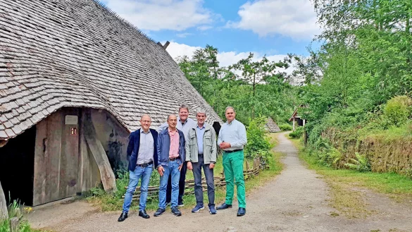 Karl Banghard (von links) mit Alexander Arens, Kai Abruszat, Eckard Gl&auml;sker und Arne Hermann Stopsack. Foto: FDP/FW - &copy; FDP/Freie W&auml;hler